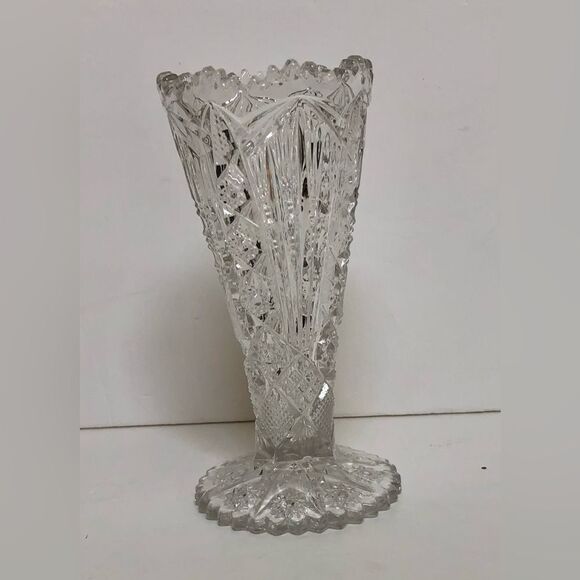 A BEAUTIFUL DESING VASE FLOWER 6.5" CLEAR GLASS, ELEGANT VASE FOR OFFICE OR HOME - Picture 1 of 11